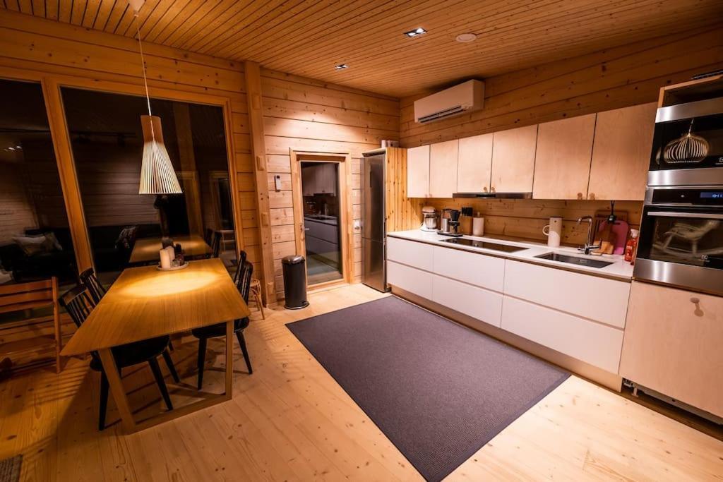 Uusi Hirsimoekki 7 Henkiloelle Villa Inari Luaran gambar
