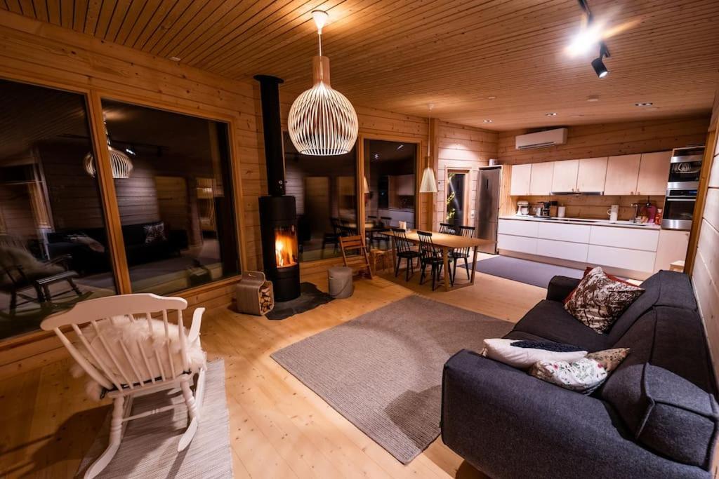 Uusi Hirsimoekki 7 Henkiloelle Villa Inari Luaran gambar