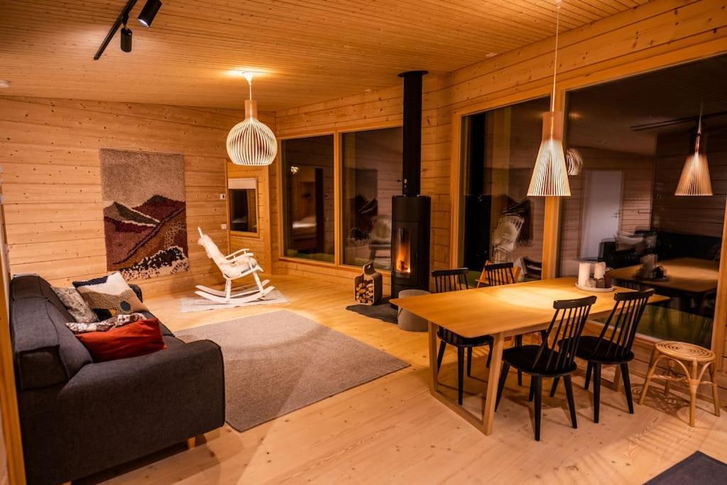 Uusi Hirsimoekki 7 Henkiloelle Villa Inari Luaran gambar