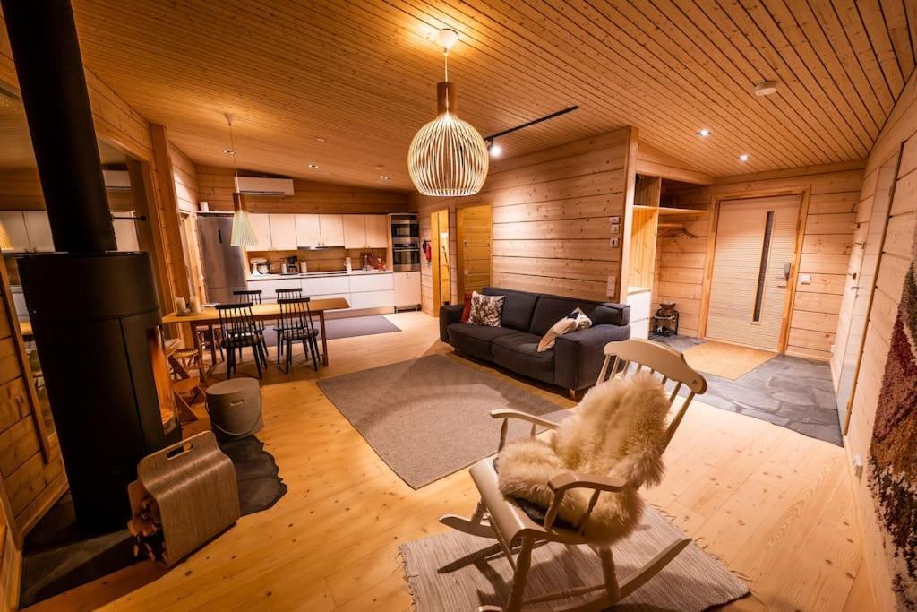 Uusi Hirsimoekki 7 Henkiloelle Villa Inari Luaran gambar