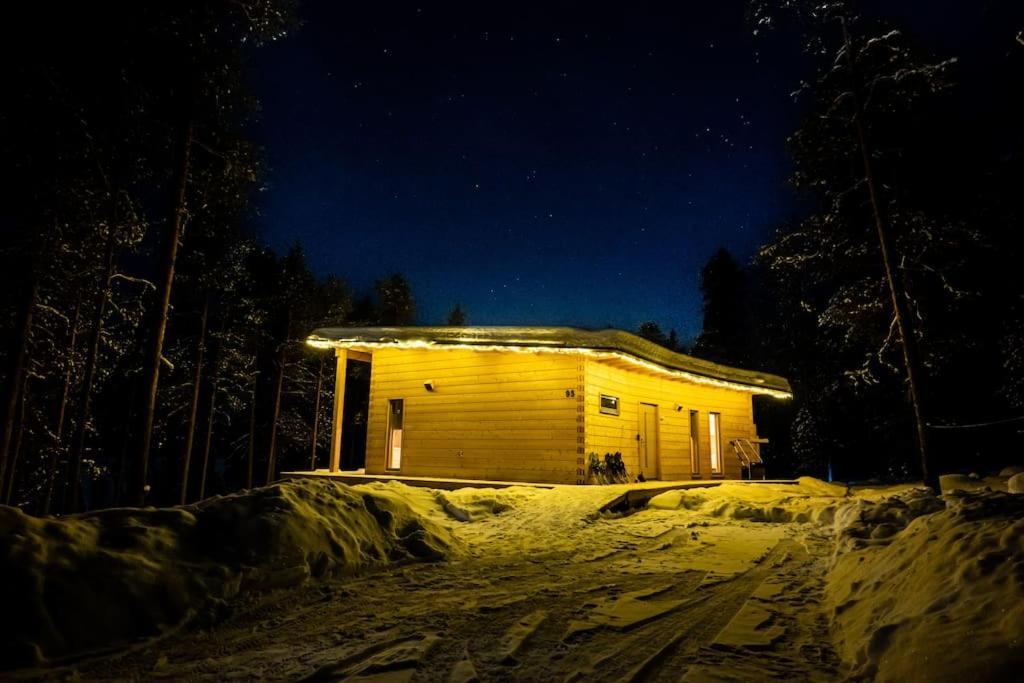 Uusi Hirsimoekki 7 Henkiloelle Villa Inari Luaran gambar